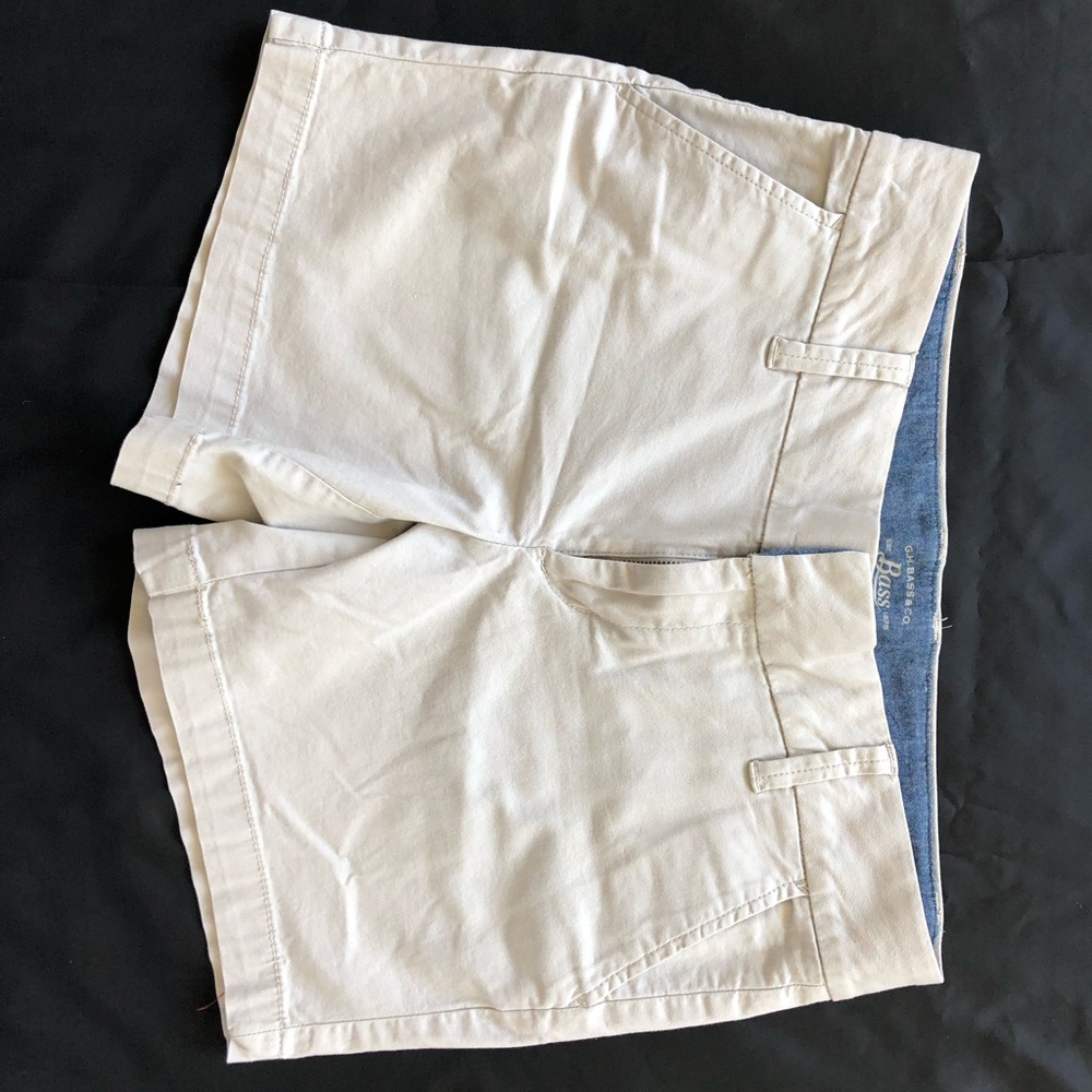 G.H. Bass & Co khaki shorts